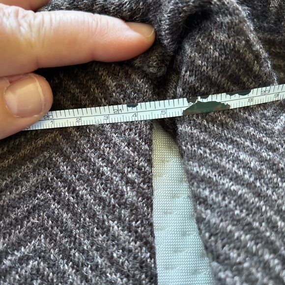 Carole Little 100% Wool Cardigan Gray Herringbone Shawl Collar Size XL - Picture 4 of 6